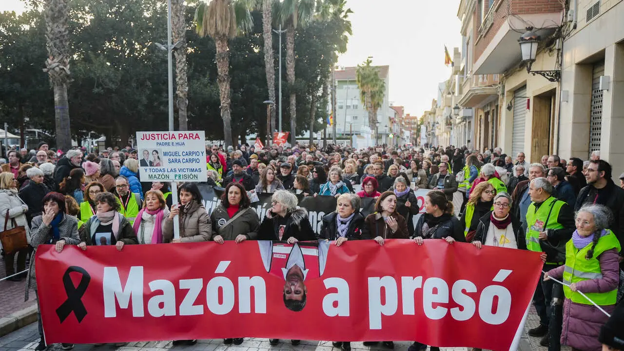 La manifestaci&oacute;n 'Maz&oacute;n a pres&oacute;' celebrada en Benet&uacute;sser (Valencia)