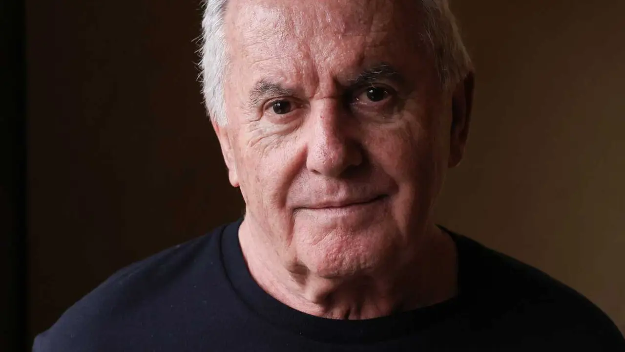 El cantante V&iacute;ctor Manuel posa para Europa Press, a 2 de febrero de 2026, en Madrid (Espa&ntilde;a). El cantautor y productor musical espa&ntilde;ol se ha convertido durante su carrera en una figura clave de la canci&oacute;n de autor y de la m&uacute;sica popular en Espa&ntilde;a con tema