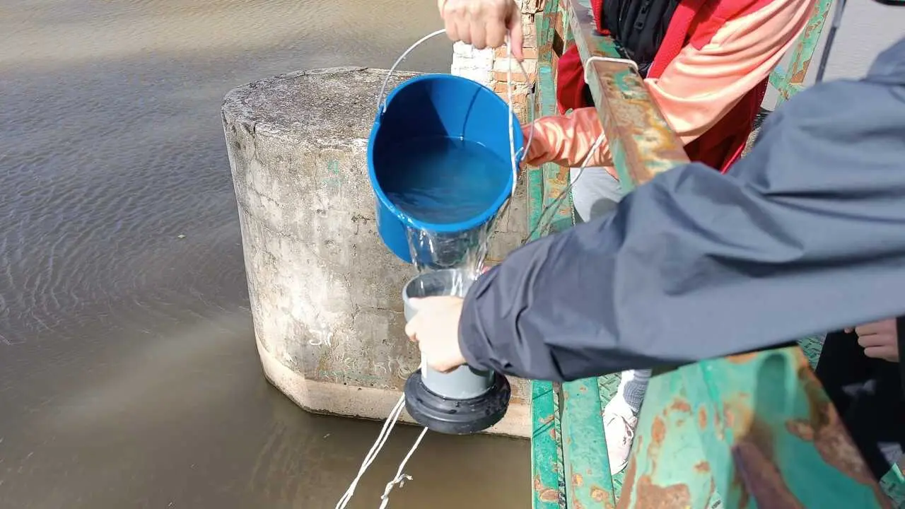 Cinco a&ntilde;os de seguimiento confirman micropl&aacute;sticos en la mayor&iacute;a de los r&iacute;os y playas muestreados de Espa&ntilde;a