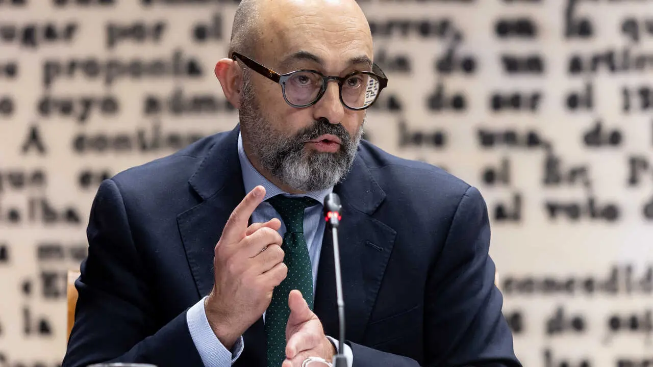 El presidente de Adif, Luis Pedro Marco de la Pe&ntilde;a, durante su comparecencia ante la Comisi&oacute;n de Investigaci&oacute;n sobre el apag&oacute;n, en el Senado, a 3 de febrero de 2026, en Madrid (Espa&ntilde;a). Marco de la Pe&ntilde;a comparece en el marco de la comisi&oacute;n que investiga l