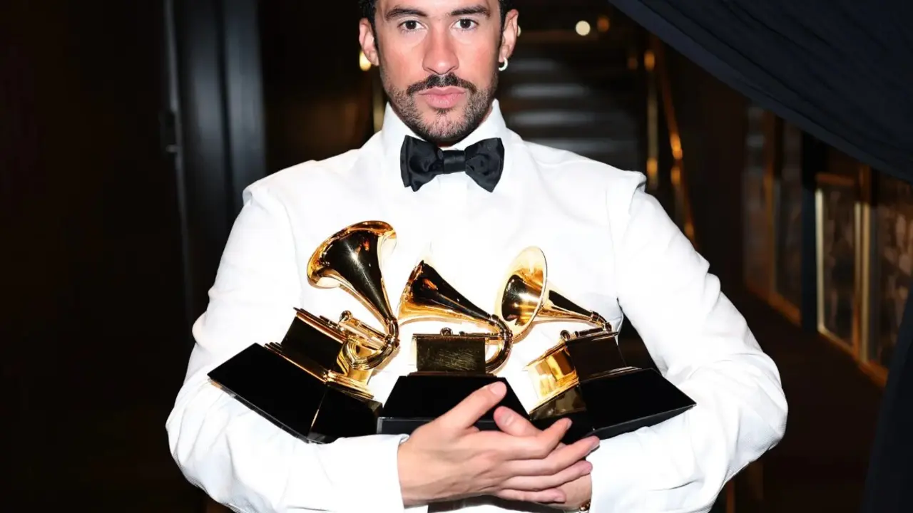 Bad Bunny con sus 3 Grammys