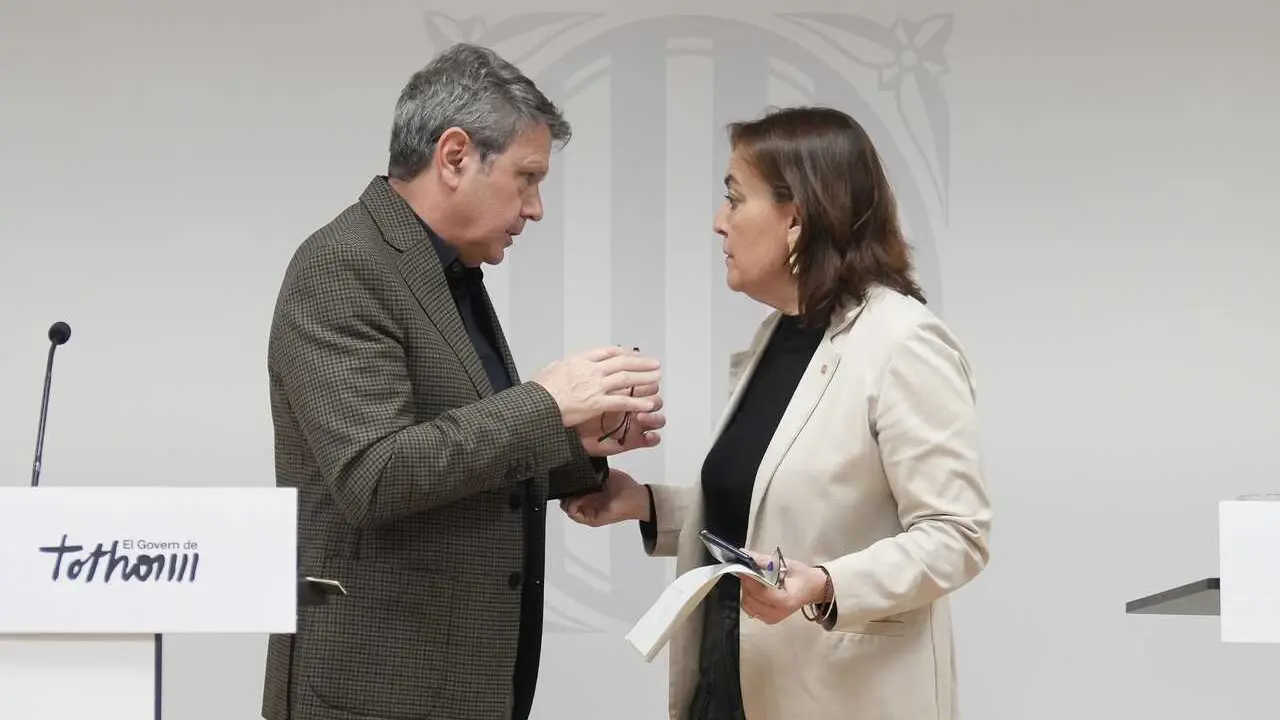La consellera de Territorio y portavoz del Govern, S&iacute;lvia Paneque, y el secretario de Estado de Transportes y Movilidad Sostenible, Jos&eacute; Antonio Santano, en una imagen de archivo.