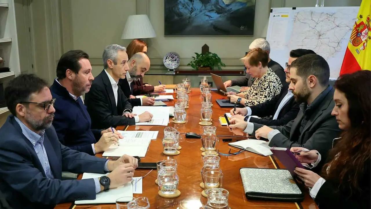 Ministerio de Transportes y Semaf, CCOO y UGT mantienen una tercera reuni&oacute;n