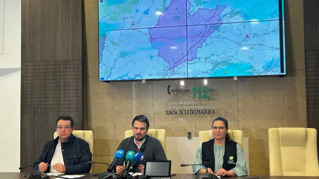 El consejero de Presidencia, Interior y Di&aacute;logo Social en funciones, Abel Bautista, informa sobre las incidencias del temporal