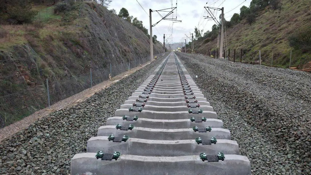 Varias traviesas de hormig&oacute;n durante la reconstrucci&oacute;n del tramo ferroviario, a 31 de enero de 2026, en Adamuz, C&oacute;rdoba, Andaluc&iacute;a (Espa&ntilde;a).