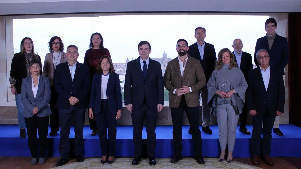 El presidente regional del PP y candidato a la reelecci&oacute;n como presidente de la Junta, Alfonso Fern&aacute;ndez Ma&ntilde;ueco, participa en la presentaci&oacute;n de la candidatura del PP por Salamanca