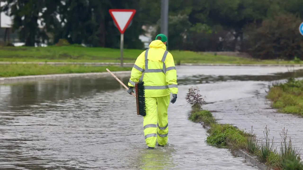 En alerta el n&uacute;cleo urbano de Jerez por la llegada de la borrasca 'Marta'. A 7 de febrero de 2026. Im&aacute;genes del operativo de alerta activado en Jerez de la Frontera (C&aacute;diz).