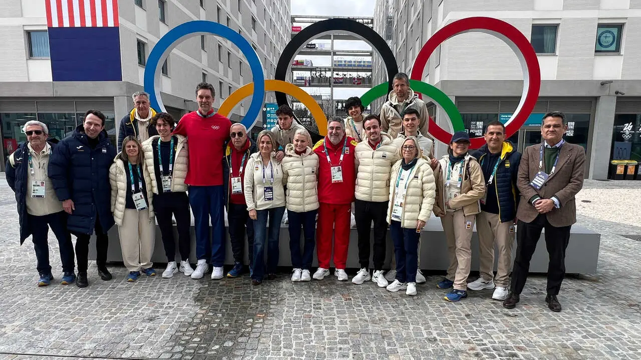 La ministra Milagros Tol&oacute;n visita a los deportistas espa&ntilde;oles en la Villa Ol&iacute;mpica de Mil&aacute;n.