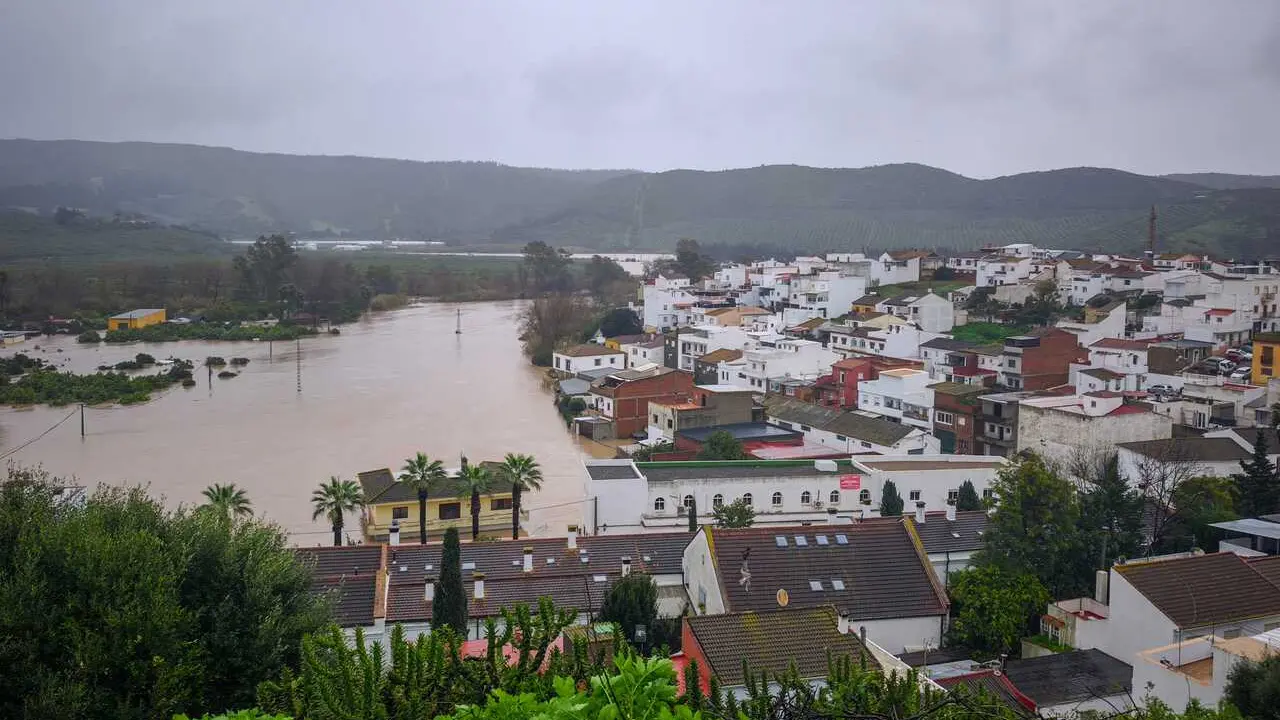 Imagen de la localidad gaditana de San Mart&iacute;n del Tesorillo y su entorno pr&oacute;ximo inundado tras el paso de la borrasca Leonardo. A 5 de febrero de 2026, en Jimena de la Frontera, C&aacute;diz (Andaluc&iacute;a, Espa&ntilde;a).