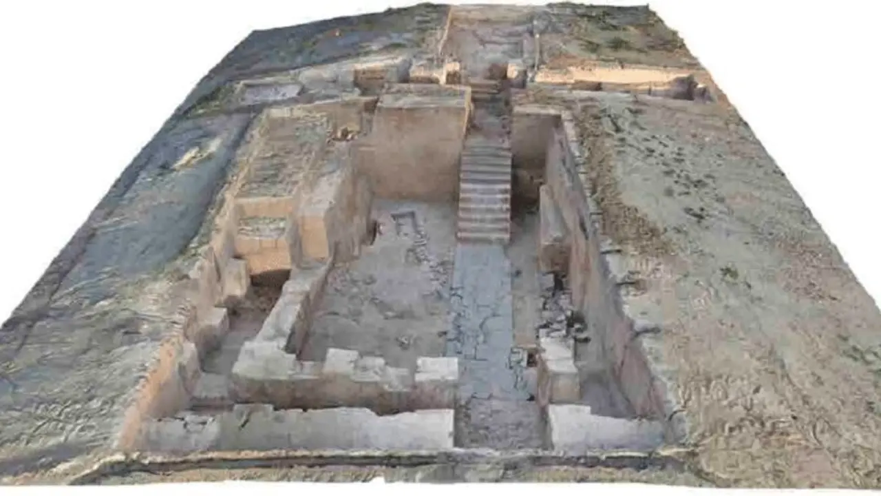 Vista fotogram&eacute;trica del patio del edificio de Casas del Turu&ntilde;uelo (Guare&ntilde;a, Badajoz) desde el este. (&copy;Construyendo Tarteso).