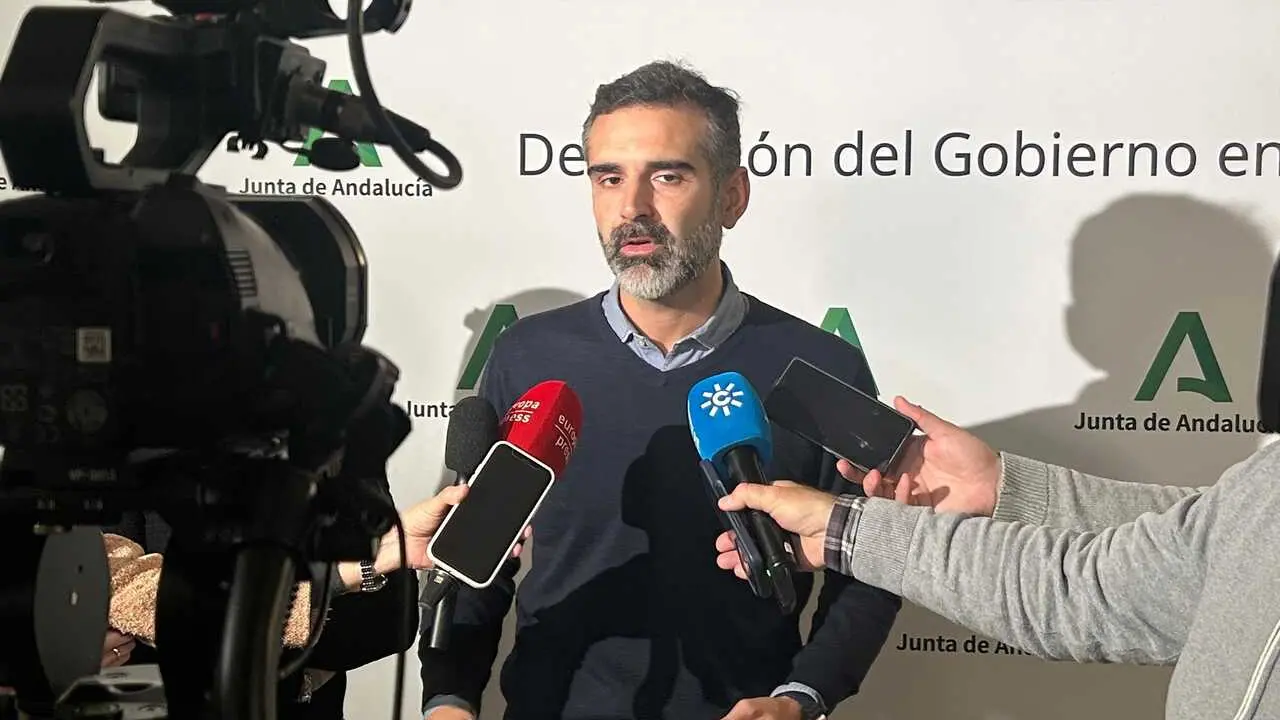 El consejero de Agricultura, Pesca, Agua y Desarrollo Rural, Ram&oacute;n Fern&aacute;ndez-Pacheco, en declaraciones a los medios.