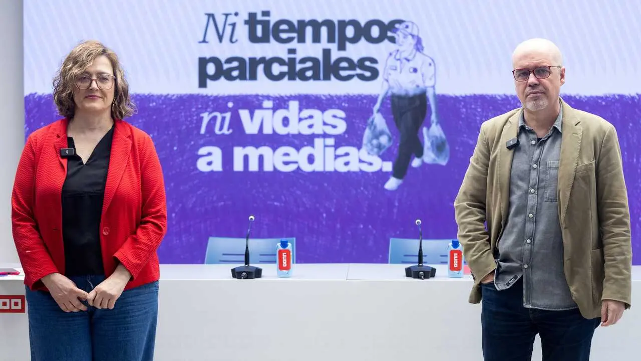 El secretario general de CCOO, Unai Sordo y la secretaria confederal de Mujeres e Igualdad, Carolina Vidal, durante la presentaci&oacute;n del informe 'La brecha salarial de g&eacute;nero, s&iacute;ntoma de la desigualdad estructural'