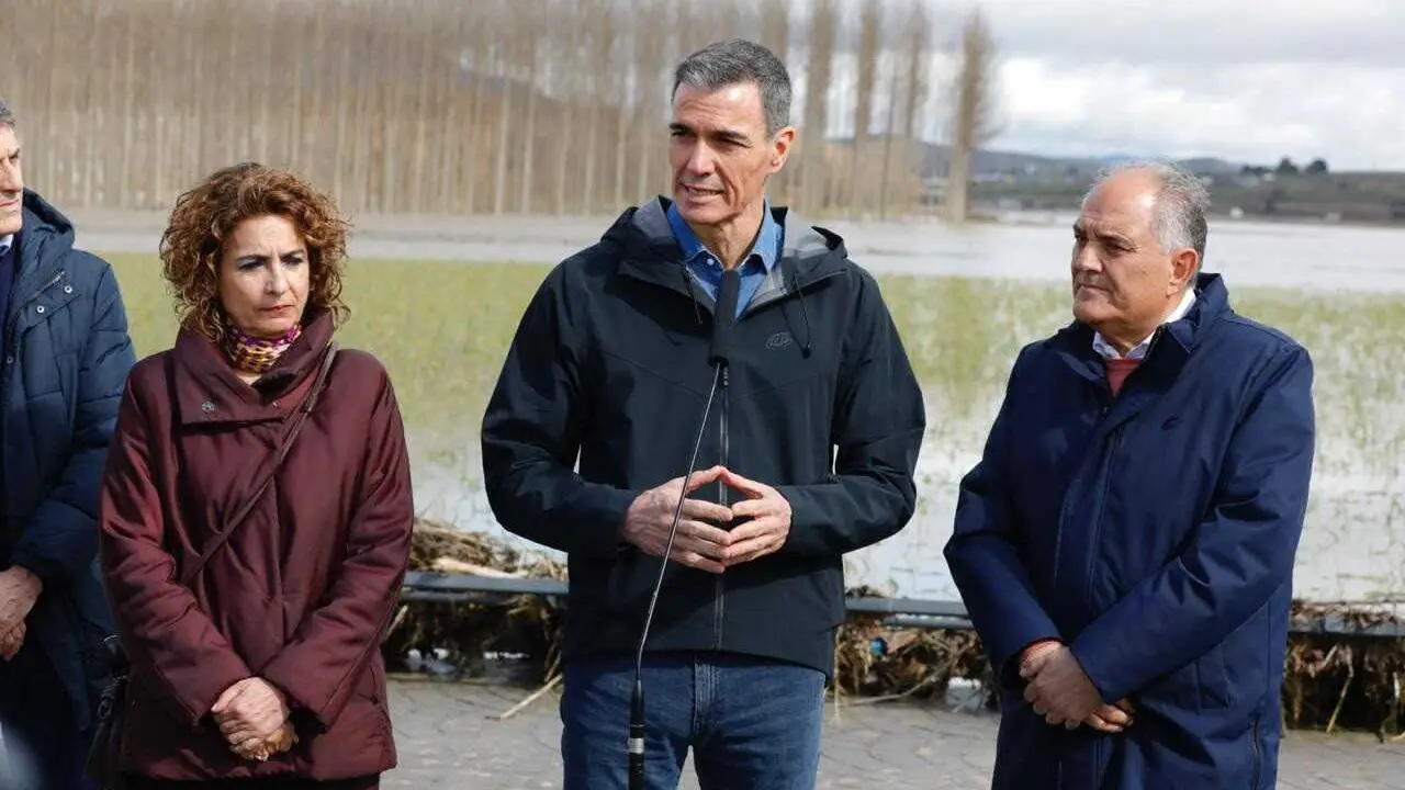 El presidente del Gobierno, Pedro S&aacute;nchez, en una visita a Hu&eacute;tor T&aacute;jar (Granada) por el paso de borrascas.