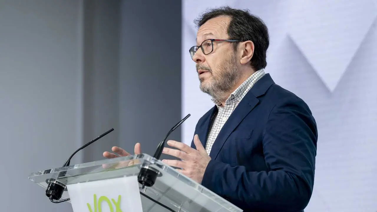 El portavoz de Vox, Jos&eacute; Antonio F&uacute;ster, durante una rueda de prensa posterior a la reuni&oacute;n del Comit&eacute; de Acci&oacute;n Pol&iacute;tica de Vox, a 9 de febrero de 2026, en Madrid (Espa&ntilde;a). Vox ha cosechado 14 diputados en las elecciones celebradas este domingo en Arag&oacute;n