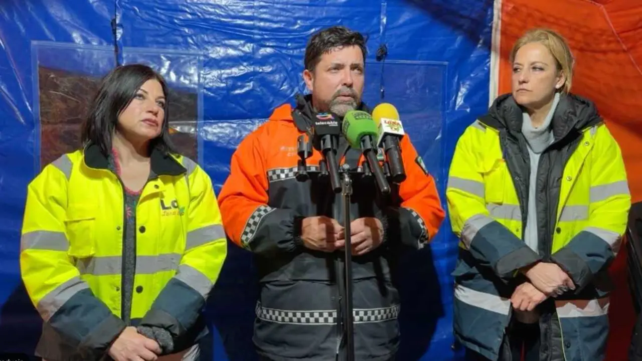 El alcalde de Lora del R&iacute;o, Antonio Miguel Enamorado, en la rueda de prensa.