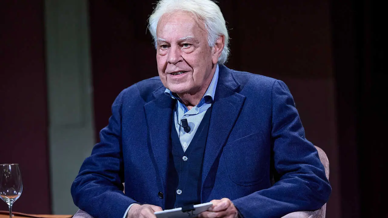 El expresidente del Gobierno Felipe Gonz&aacute;lez durante los Desayunos del Ateneo, a 10 de febrero de 2026, en Madrid (Espa&ntilde;a).