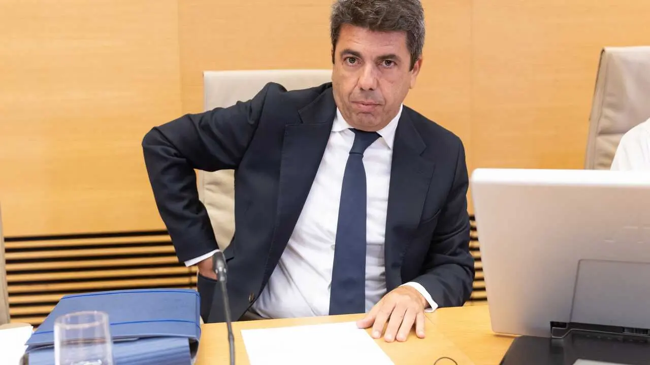 Archivo - Imagen de archivo de la comparecencia del expresidente de la Generalitat valenciana Carlos Maz&oacute;n ante la comisi&oacute;n de la dana, en el Congreso de los Diputados, a 17 de noviembre de 2025, en Madrid (Espa&ntilde;a). 