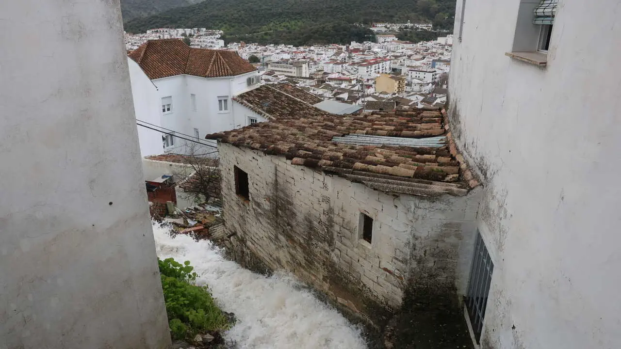 Ubrique sufre desbordamiento del r&iacute;o y movimientos de tierra. 