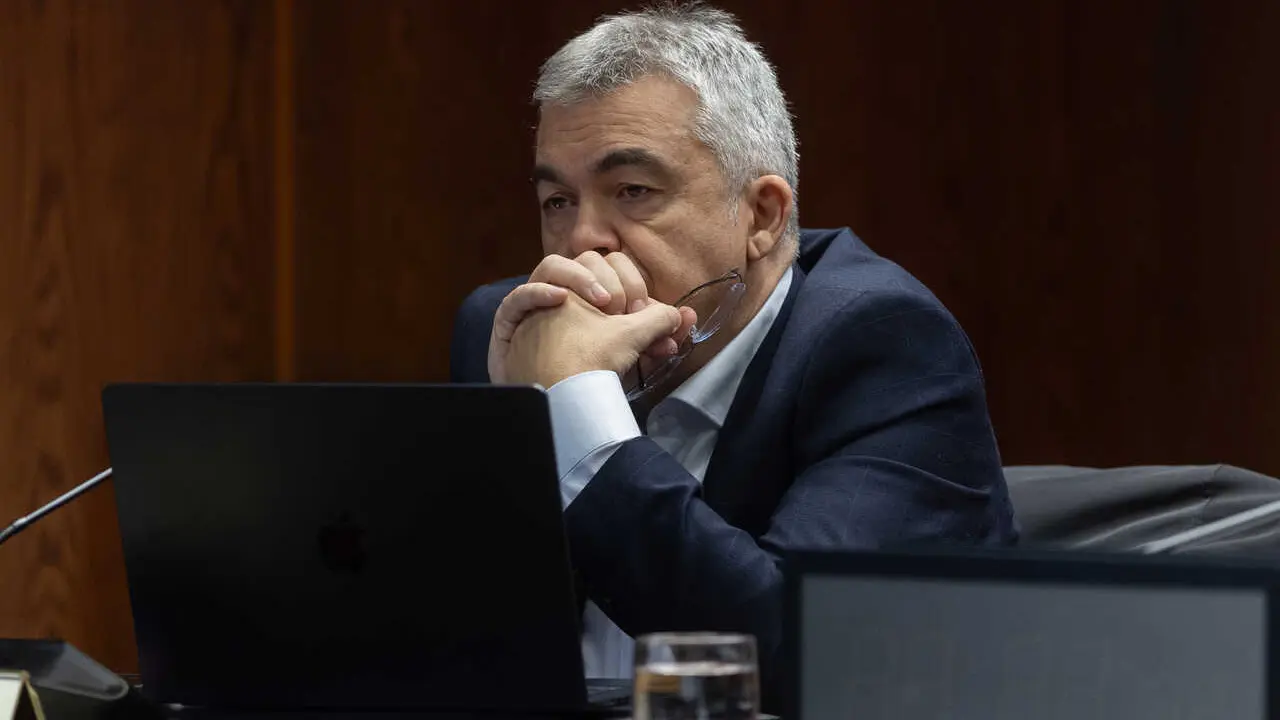 Archivo - El ex secretario de Organizaci&oacute;n del PSOE Santos Cerd&aacute;n durante la Comisi&oacute;n de Investigaci&oacute;n del &lsquo;caso Koldo&rsquo;, en el Senado, a 17 de diciembre de 2025, en Madrid (Espa&ntilde;a). Cerd&aacute;n comparece ante la comisi&oacute;n casi un mes despu&eacute;s de salir de prisi&oacute;n