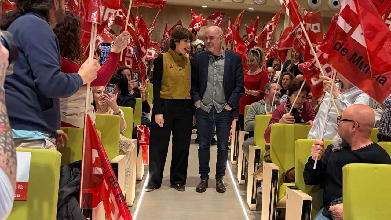 El secretario general de la Confederaci&oacute;n Sindical de CCOO, Unai Sordo, participa en una asamblea con 375 delegados del sindicato junto con la la secretaria general de CCOO Regi&oacute;n de Murcia, Teresa Fuentes