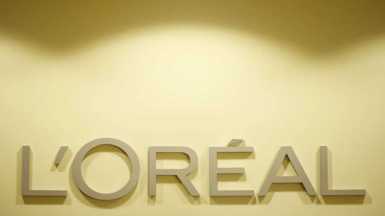 Archivo - Logo de L'Or&eacute;al en una de sus oficinas en Alemania.