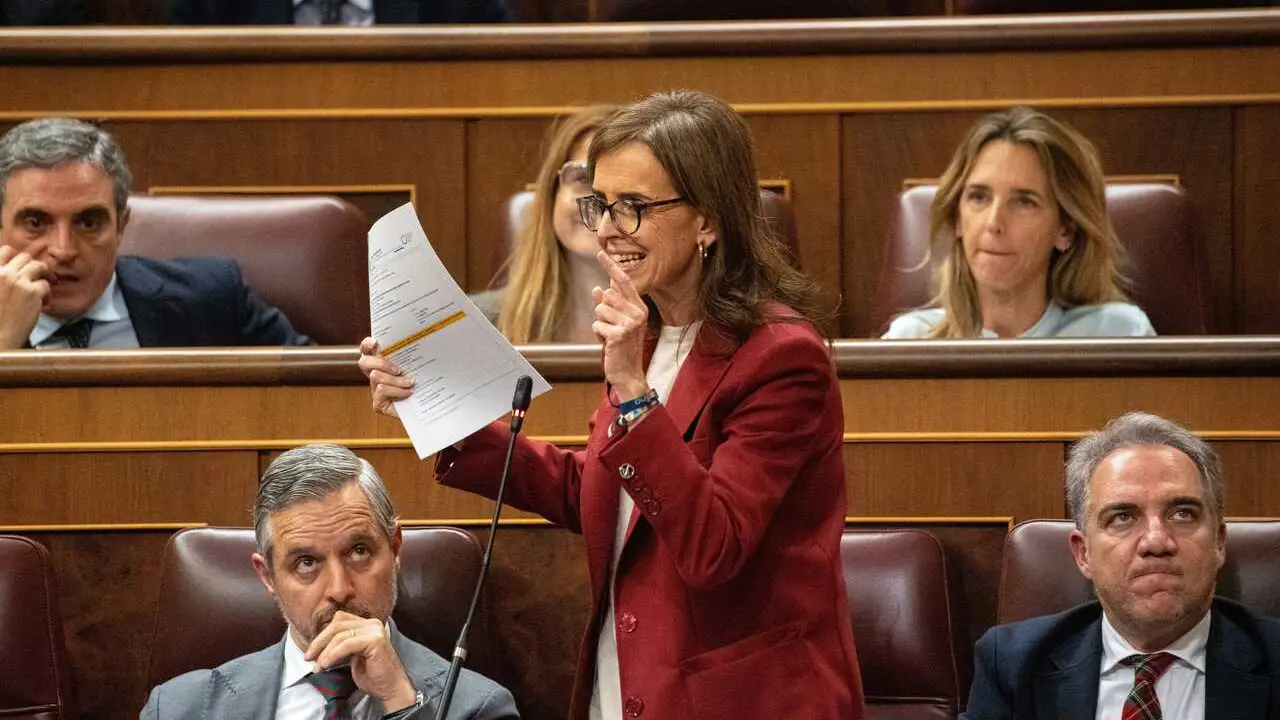 La vicesecretaria de Organizaci&oacute;n del PP, Carmen F&uacute;nez (c), durante una sesi&oacute;n de control al Gobierno, en el Congreso de los Diputados, a 11 de febrero de 2026, en Madrid (Espa&ntilde;a). 
