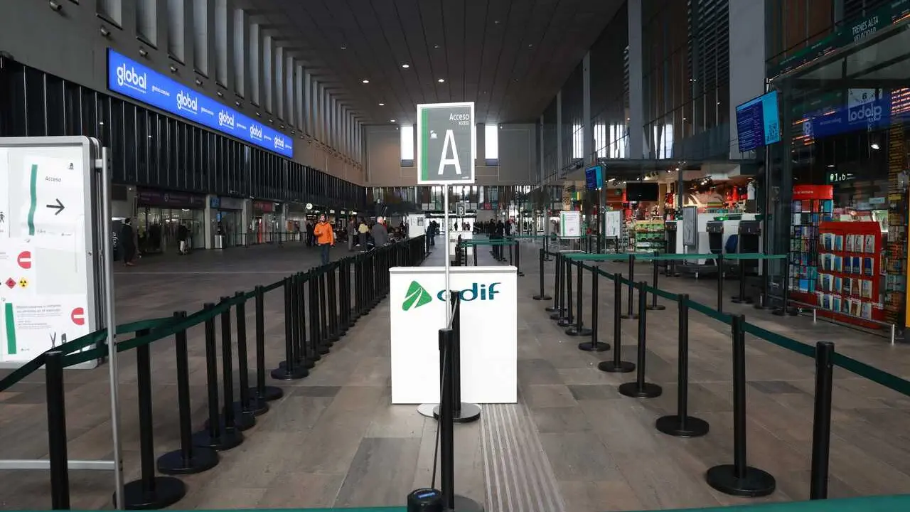 Imagen del vest&iacute;bulo de la estaci&oacute;n de Santa Justa de Sevilla