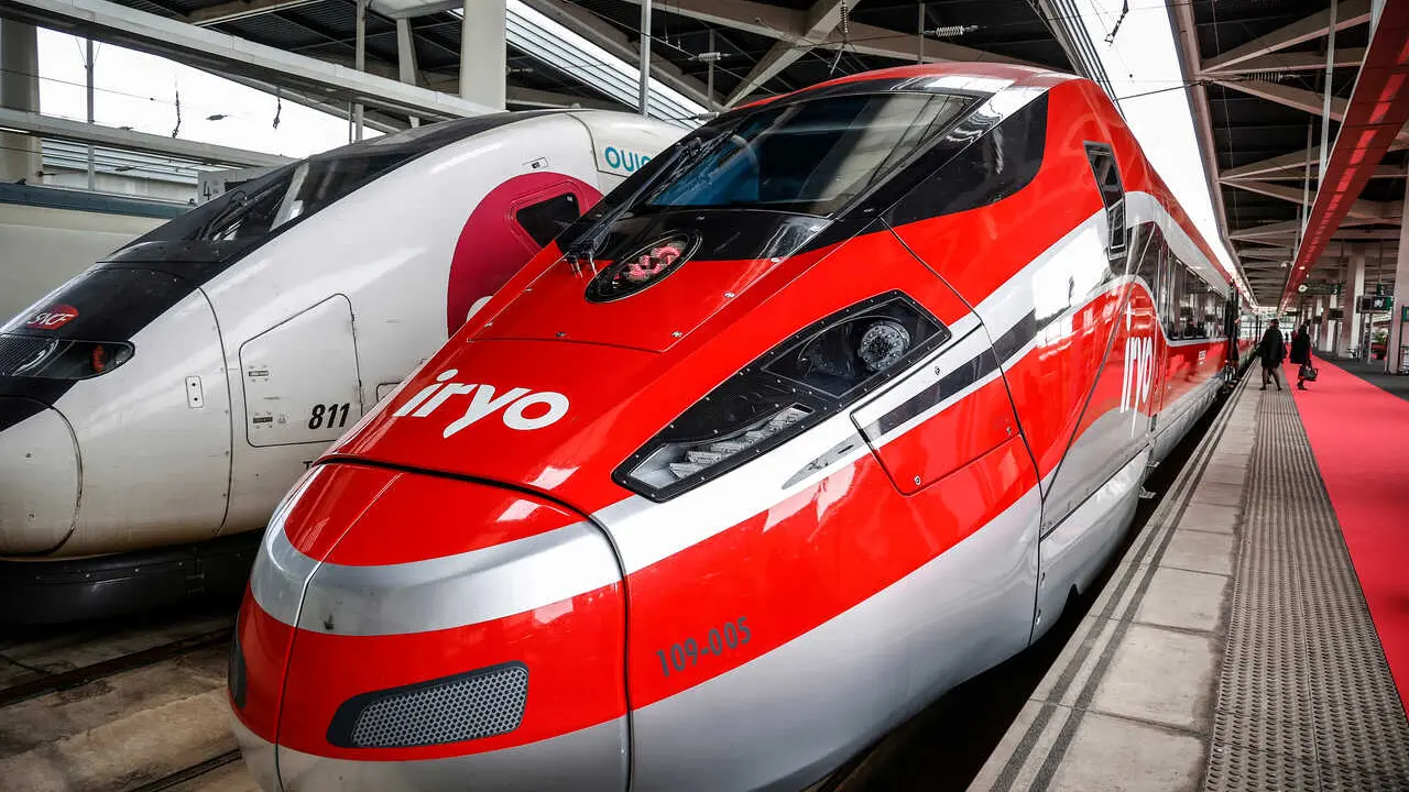 ROBER SOLSONA&hellip;20221121&hellip;.VALENCIA&hellip;..Llegada a la Estaci&oacute;n de Val&egrave;ncia Joaqu&iacute;n Sorolla, donde se realizar&aacute;n las intervenciones institucionales y corporativas de iryo. Asisten la ministra de Transportes, Movilidad y Agenda Urbana, Raquel S&aacute;nchez, y el 'president' de la Generalitat, Ximo Puig.