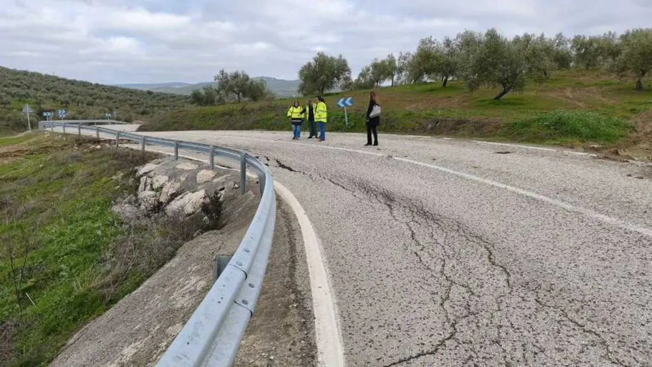  La Junta eval&uacute;a los da&ntilde;os del temporal en Baena y Priego de C&oacute;rdoba y activas actuaciones de emergencia en las carreteras afectadas 
