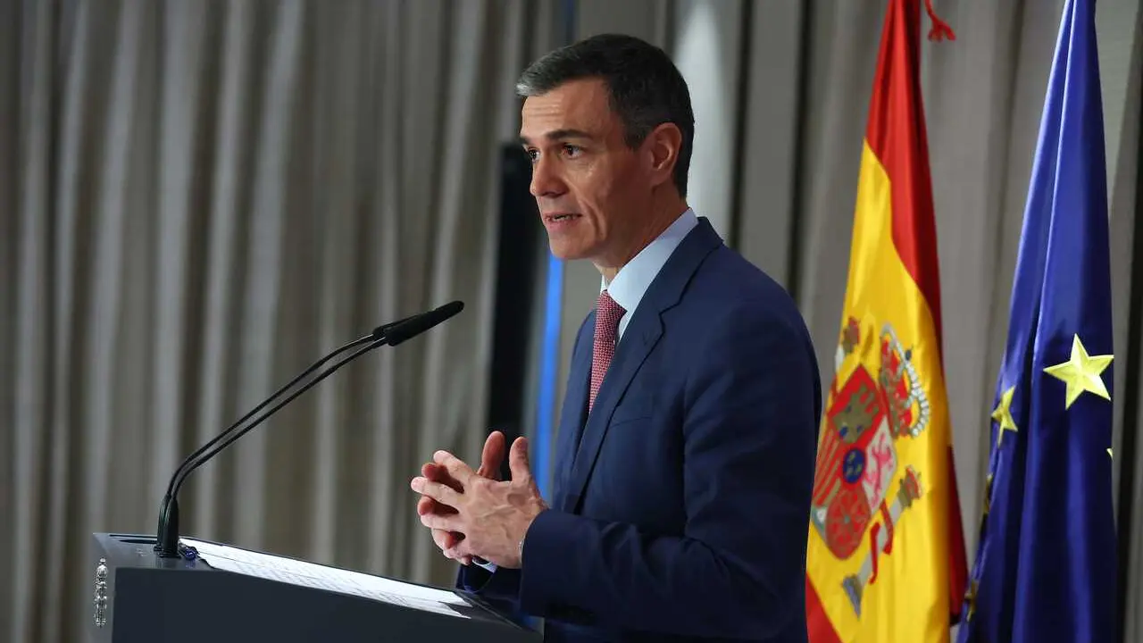 El presidente del Gobierno, Pedro S&aacute;nchez interviene durante un encuentro con empresarios espa&ntilde;oles del sector de la IA, en la residencia del embajador de Espa&ntilde;a en la Rep&uacute;blica de la India.