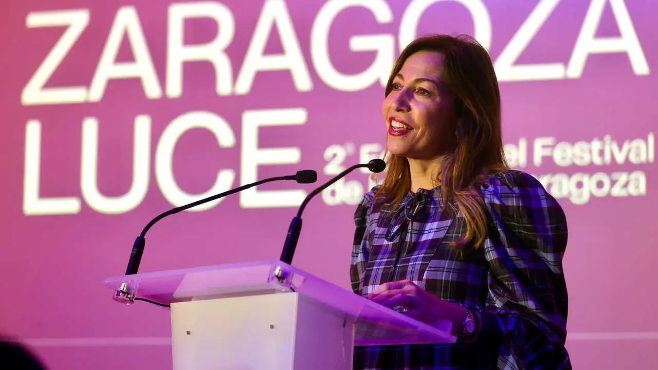 Archivo - La alcaldesa Natalia Chueca durante la presentaci&oacute;n del festival Zaragoza Luce.