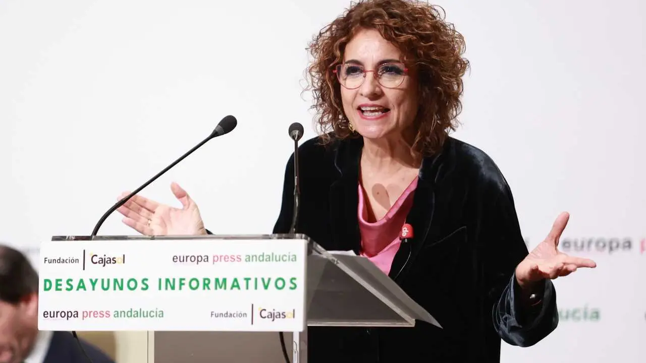 La vicepresidenta primera y ministra de Hacienda, Mar&iacute;a Jes&uacute;s Montero, este viernes en Sevilla durante su intervenci&oacute;n en los Desayunos Informativos de Europa Press Andaluc&iacute;a, celebrado con la colaboraci&oacute;n de la Fundaci&oacute;n Cajasol.