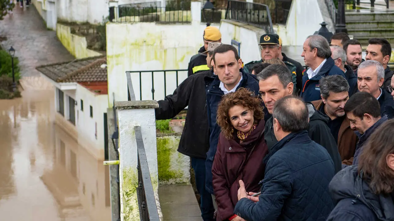 El presidente del Gobierno, Pedro S&aacute;nchez, en Ja&eacute;n por el desbordamiento del Guadalquivir, con la ministra Mar&iacute;a Jes&uacute;s Montero. A 09 de febrero de 2026, en Villanueva de la Reina, Ja&eacute;n (Andaluc&iacute;a, Espa&ntilde;a). 