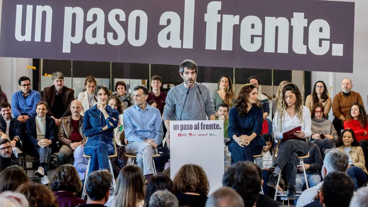 La portavoz de M&aacute;s Madrid en el Ayuntamiento de Madrid, Rita Maestre (i), la ministra de Sanidad, M&oacute;nica Garc&iacute;a (2d), el coordinador federal de IU, Antonio Maillo (2i), la coordinadora general de Sumar, Lara Hern&aacute;ndez (d), y el ministro de Cultura, Ernest