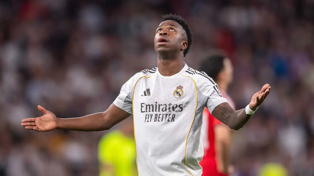 25 February 2026, Spain, Madrid: Real Madrid's Vinicius Junior celebrates scoring his side's second goal during the UEFA Champions League Knockout Play-off Second Leg soccer match between Real Madrid CF and SL Benfica at Estadio Santiago Bernabeu. Photo: 