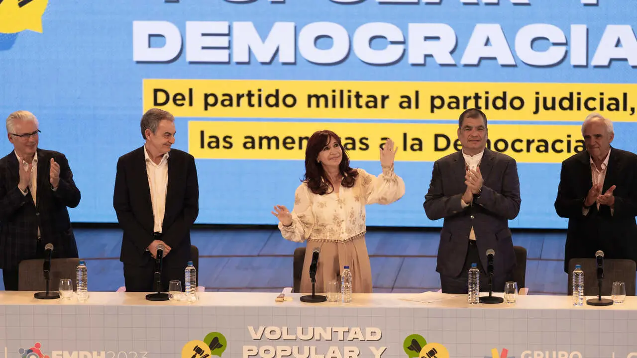 The Grupo Puebla held an international meeting to support Cristina Fernandez de Kirchner in the framework of the 3rd. World Forum on Human Rights. The meeting was called ''Popular Will and Democracy: From the Military Party to the Judicial Party, Threats to Democracy.''