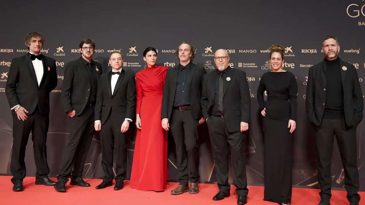 El equipo de la pel&iacute;cula 'Los tigres' posa en la alfombra roja de la 40&ordm; edici&oacute;n de los Premios Goya, en el Auditori del Centre de Convencions Internacionals, a 28 de febrero de 2026, en Barcelona, Catalu&ntilde;a (Espa&ntilde;a). Los galardones son otorgados de manera