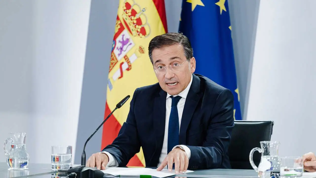 Archivo - El ministro de Asuntos Exteriores, Uni&oacute;n Europea y Cooperaci&oacute;n, Jos&eacute; Manuel Albares, durante una rueda de prensa posterior a la reuni&oacute;n del Consejo de Ministros, a 9 de septiembre de 2025, en Madrid (Espa&ntilde;a).
