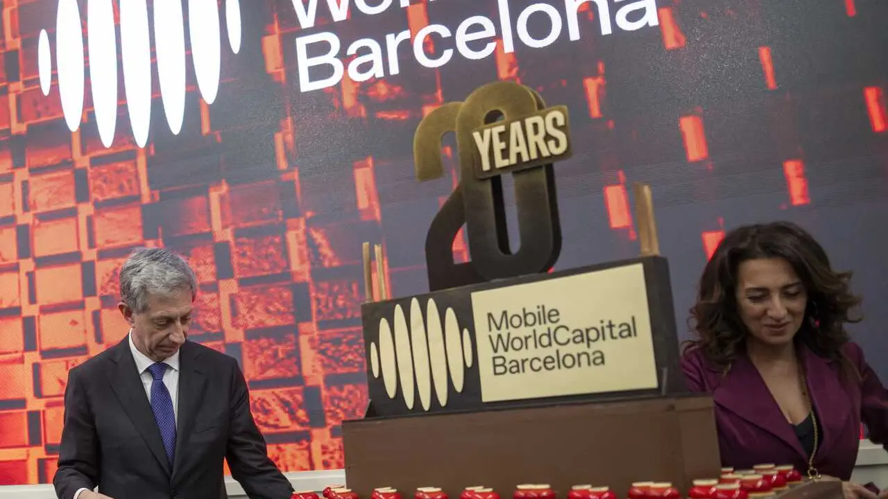 El CEO de MW Capital Barcelona, Francesc Fajula (i), durante un almuerzo en el marco del Mobile World Congress (MWC) 2026, a 1 de marzo de 2026, en Barcelona, Catalu&ntilde;a (Espa&ntilde;a). 