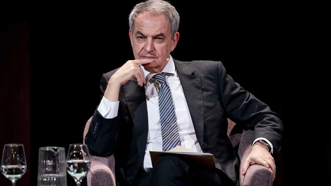 El expresidente del Gobierno Jos&eacute; Luis Rodr&iacute;guez Zapatero interviene durante la presentaci&oacute;n del libro 'Las huellas de la Transici&oacute;n. 50 a&ntilde;os de cambio y conflicto en democracia', en el Ateneo de Madrid, a 3 de febrero de 2026, en Madrid (Espa&ntilde;a). 