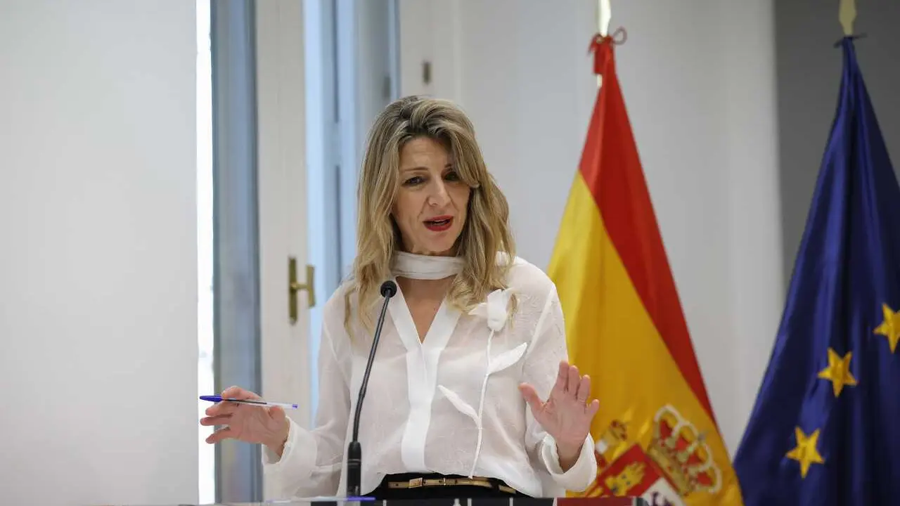 La vicepresidenta segunda y ministra de Trabajo y Econom&iacute;a Social, Yolanda D&iacute;az, interviene durante la presentaci&oacute;n del &lsquo;Buz&oacute;n de las personas becarias&rsquo;, en el Ministerio de Juventud e Infancia, a 2 de marzo de 2026, en Madrid (Espa&ntilde;a).