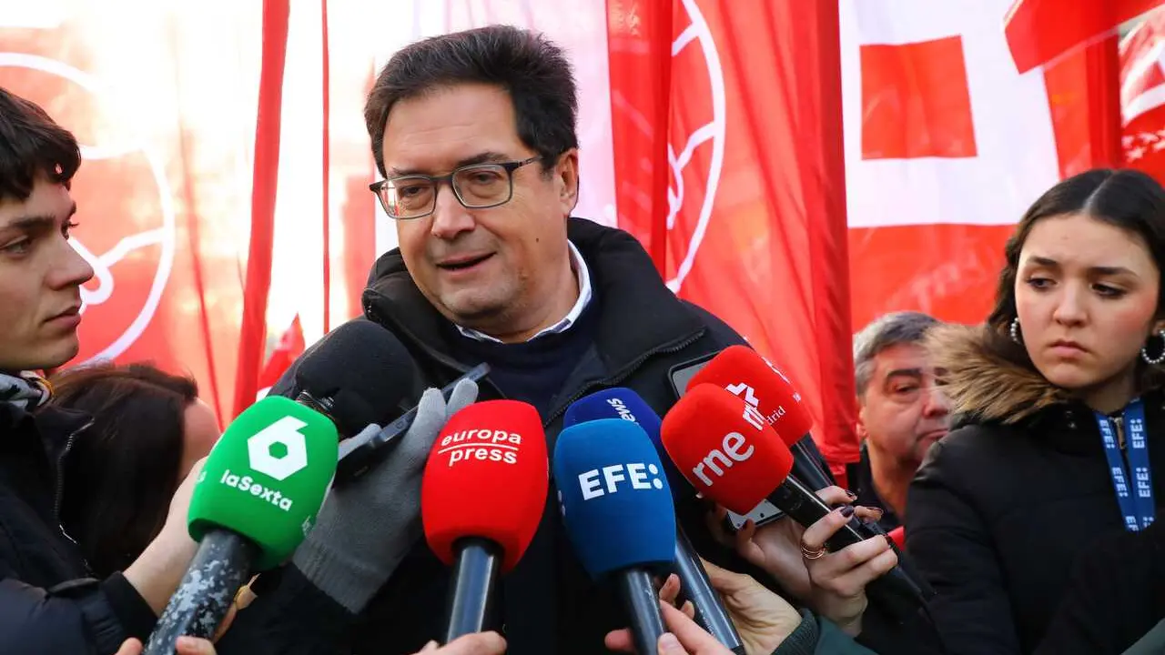 Imagen de recurso del secretario general del PSOE de Madrid y ministro para la Transformaci&oacute;n Digital y de la Funci&oacute;n P&uacute;blica, &Oacute;scar L&oacute;pez, ofreciendo declaraciones a los medios.