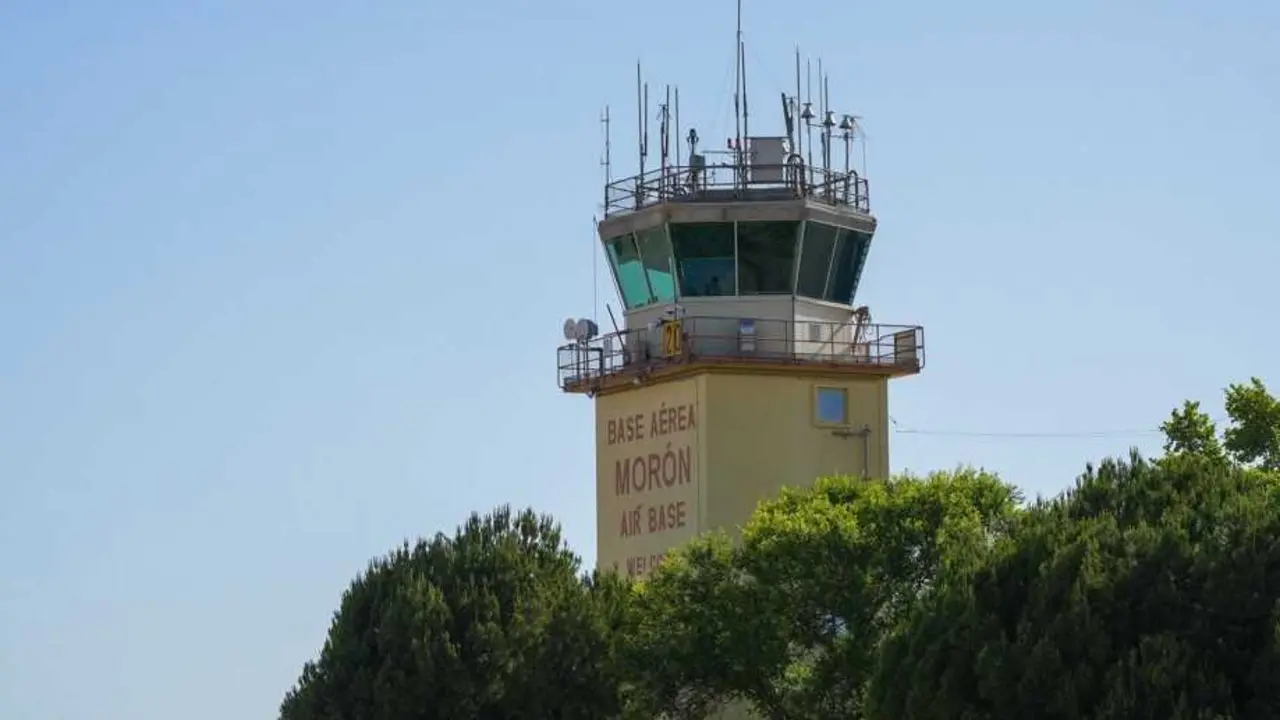 Torre de control de la base de Mor&oacute;n (Sevilla)