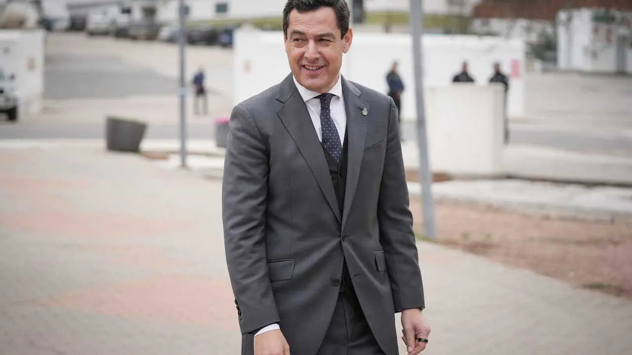 El presidente de la Junta de Andaluc&iacute;a, Juanma Moreno, llegando al Consejo de Gobierno. Imagen de archivo. 