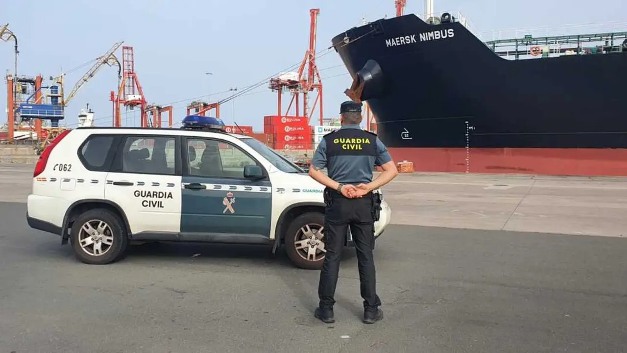 Archivo - Un agente de la Guardia Civil.