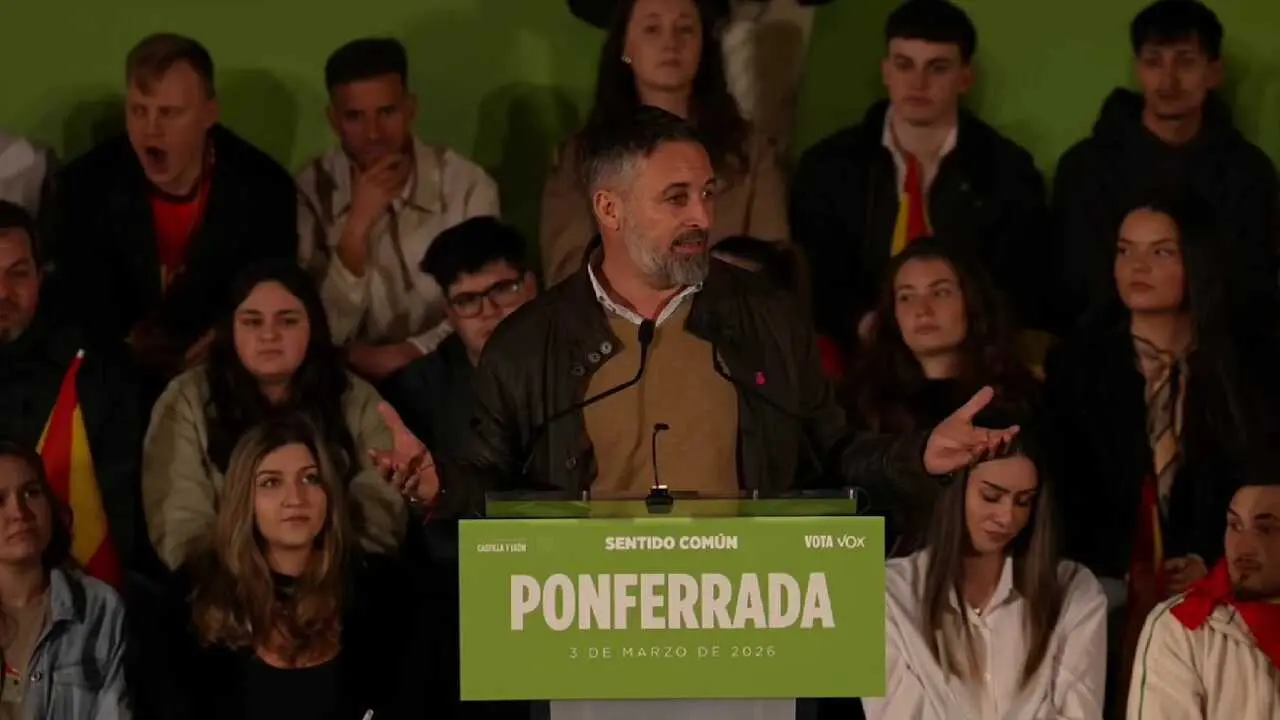 El presidente de Vox, Santiago Abascal, en un mitin en Ponferrada (Le&oacute;n), donde ha acompa&ntilde;ado al candidato de Vox a la Presidencia de la Junta, Carlos Poll&aacute;n.