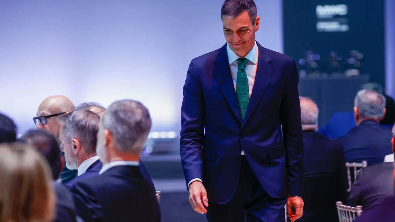 El presidente del Gobierno, Pedro S&aacute;nchez, durante la cena oficial de inauguraci&oacute;n del Mobile World Congress (MWC) Barcelona 2026, en el Museu Nacional d'Art de Catalunya, a 1 de marzo de 2026, en Barcelona, Catalunya (Espa&ntilde;a). 
