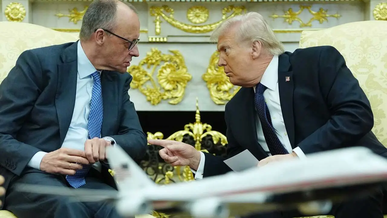 El canciller alem&aacute;n, Olaf Scholz, y el presidente estadounidense, Donald Trump, en el Despacho Oval de la Casa Blanca