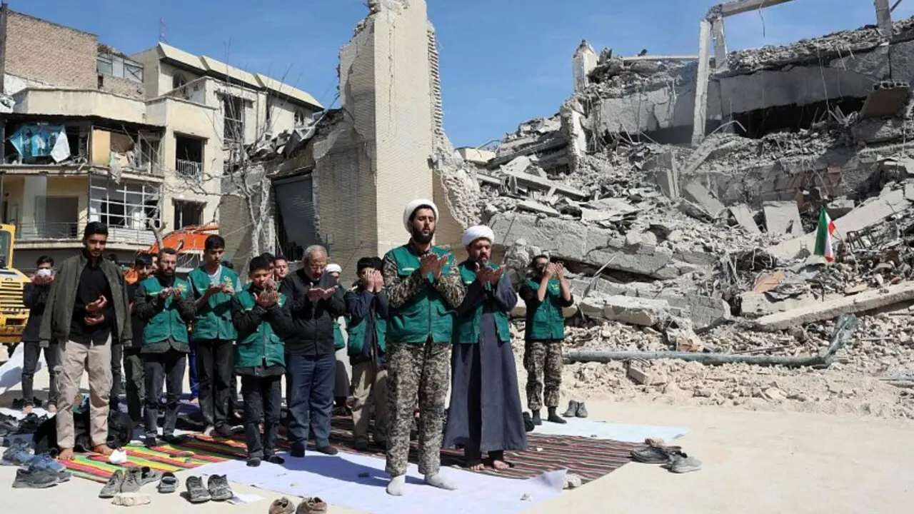 Cl&eacute;rigos en Teher&aacute;n