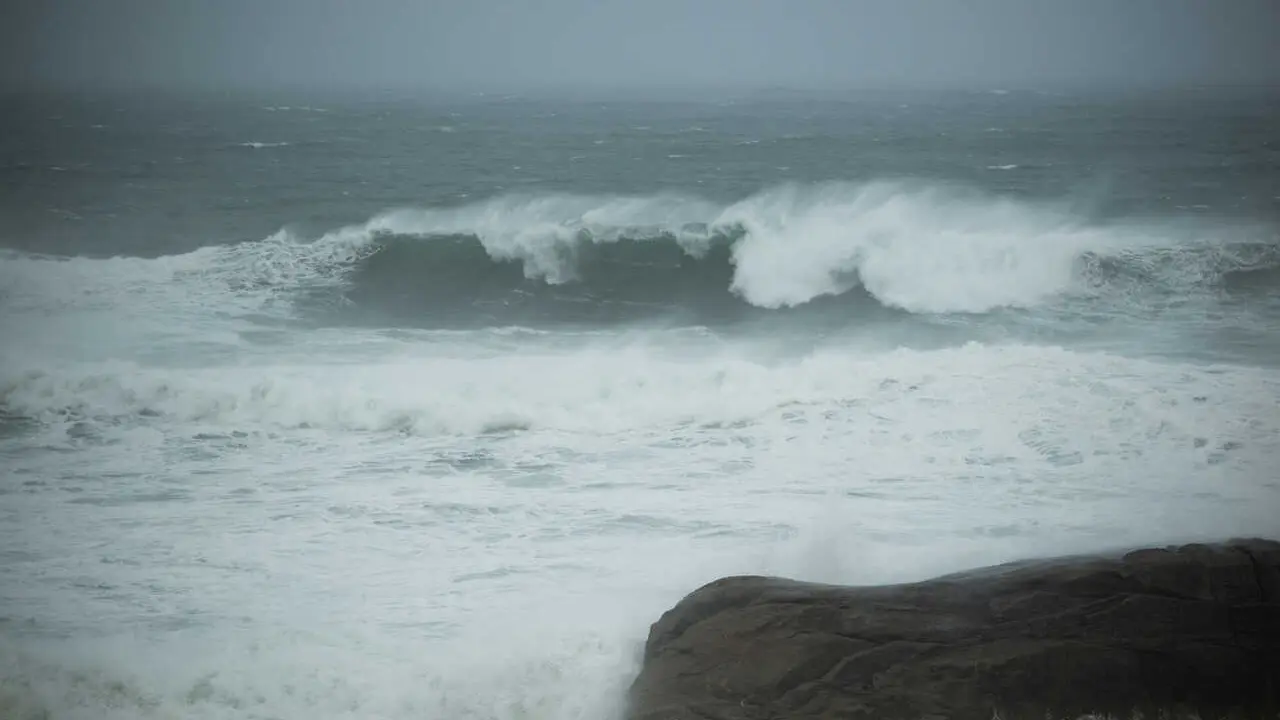 Archivo - Fuerte oleaje 